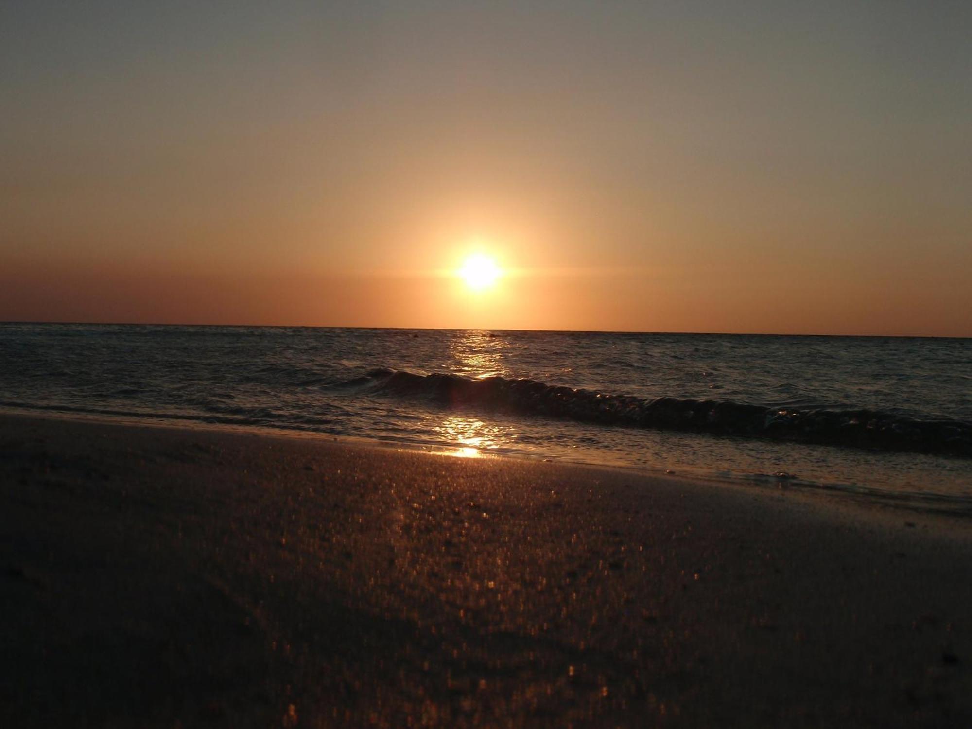 Infinity Bay Spa & Beach Resort West Bay Esterno foto